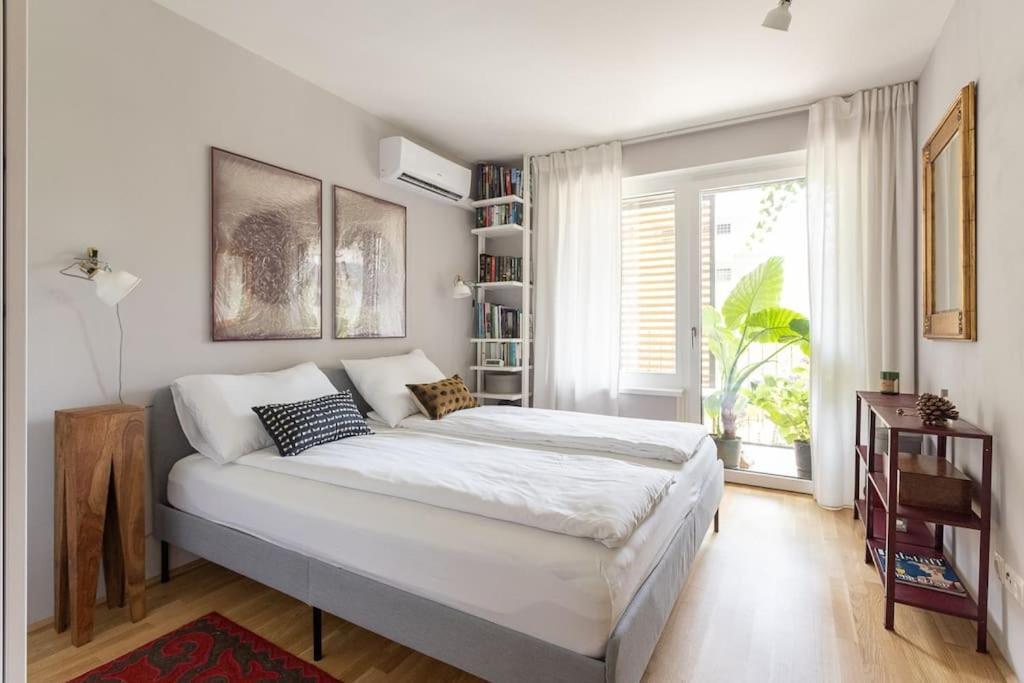Dream Apartment - Central And Quiet With Ac And Free Parking Garage Виена Екстериор снимка