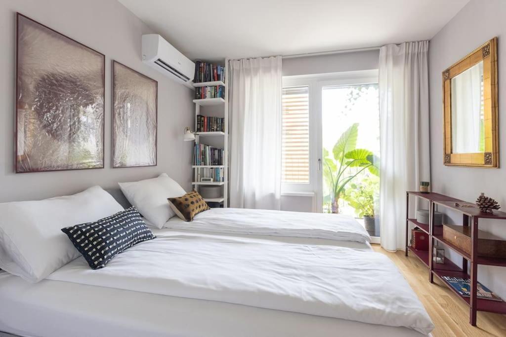 Dream Apartment - Central And Quiet With Ac And Free Parking Garage Виена Екстериор снимка