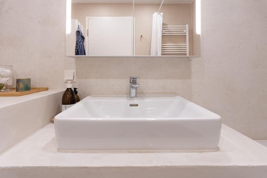 Dream Apartment - Central And Quiet With Ac And Free Parking Garage Виена Екстериор снимка