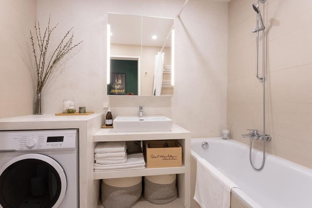 Dream Apartment - Central And Quiet With Ac And Free Parking Garage Виена Екстериор снимка