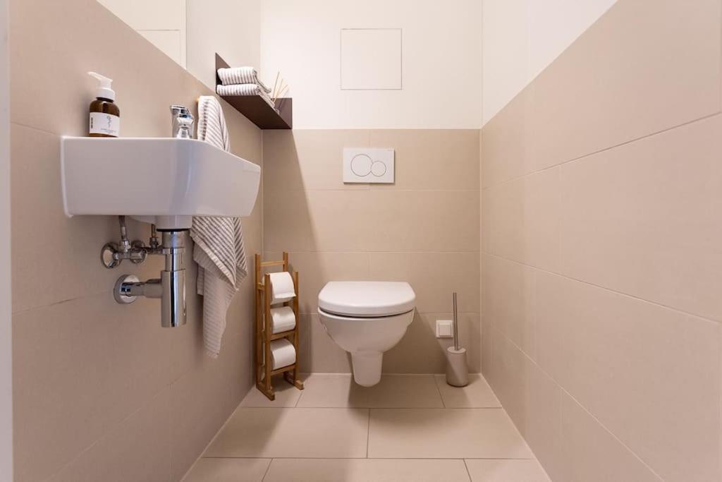 Dream Apartment - Central And Quiet With Ac And Free Parking Garage Виена Екстериор снимка